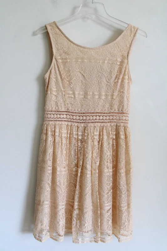 Forever 21 Lace A-Line Dress | M Turtleneck Neckline Stylish