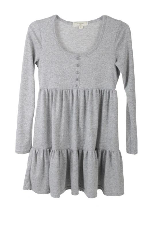 No Comment Gray Long Sleeved Tiered Dress | M Boat Neckline Classic