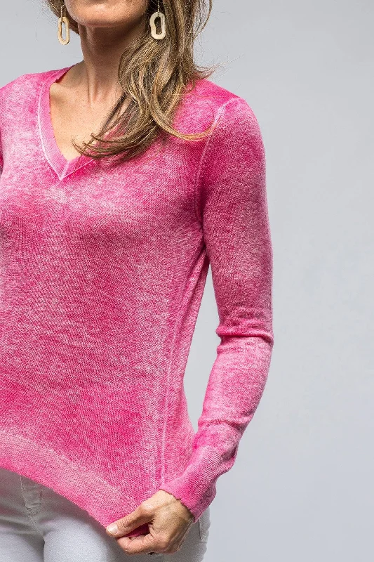 Pari V-Neck Sweater In Hibiscus Pink