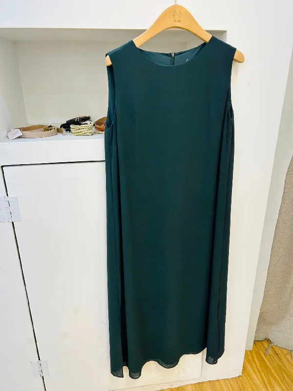 Green sleeveless dress