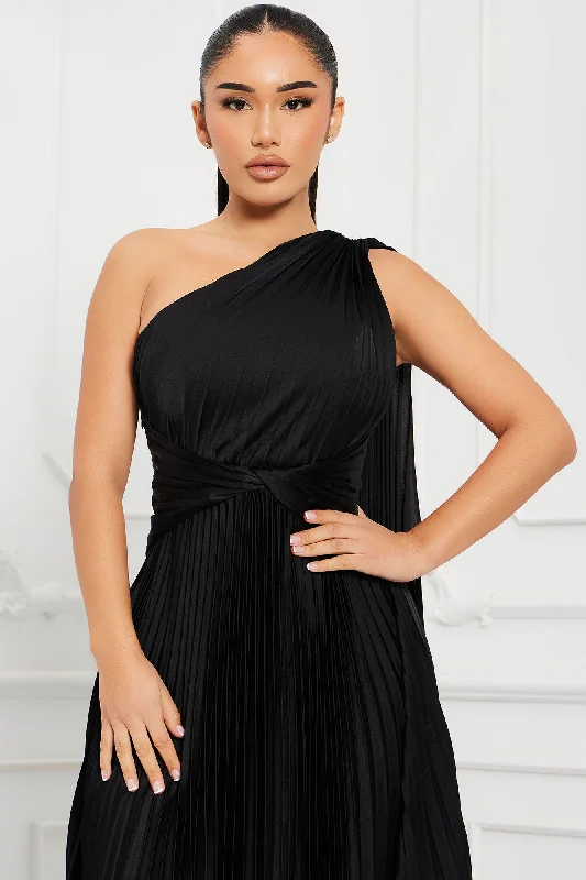 Athena Pleated Maxi Dress - Black