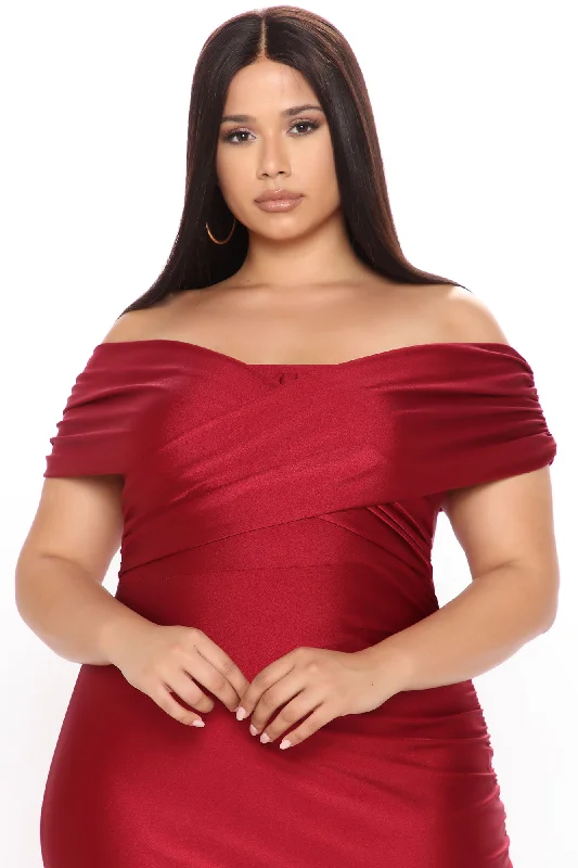 Ignore The Romance Maxi Dress - Burgundy