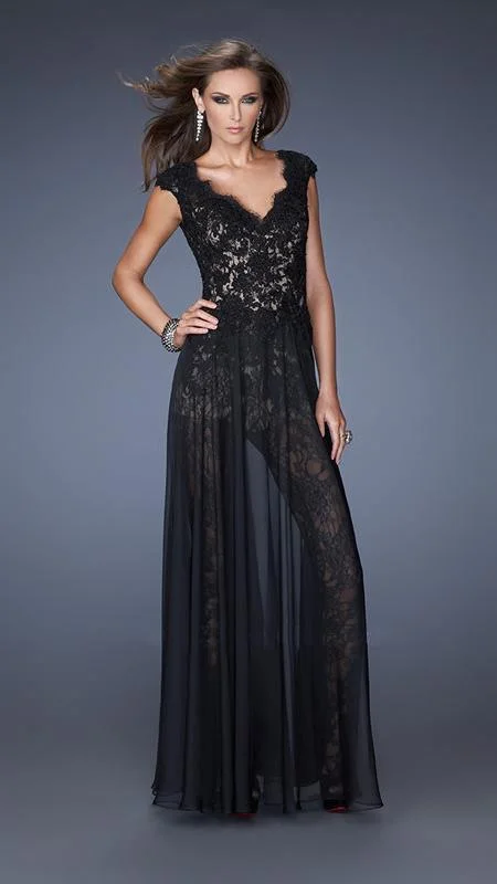 La Femme Scalloped V-Neck Fitted Evening Dress 20010 - 1 Pc Black in Size 4 Available Tunics Practical durable